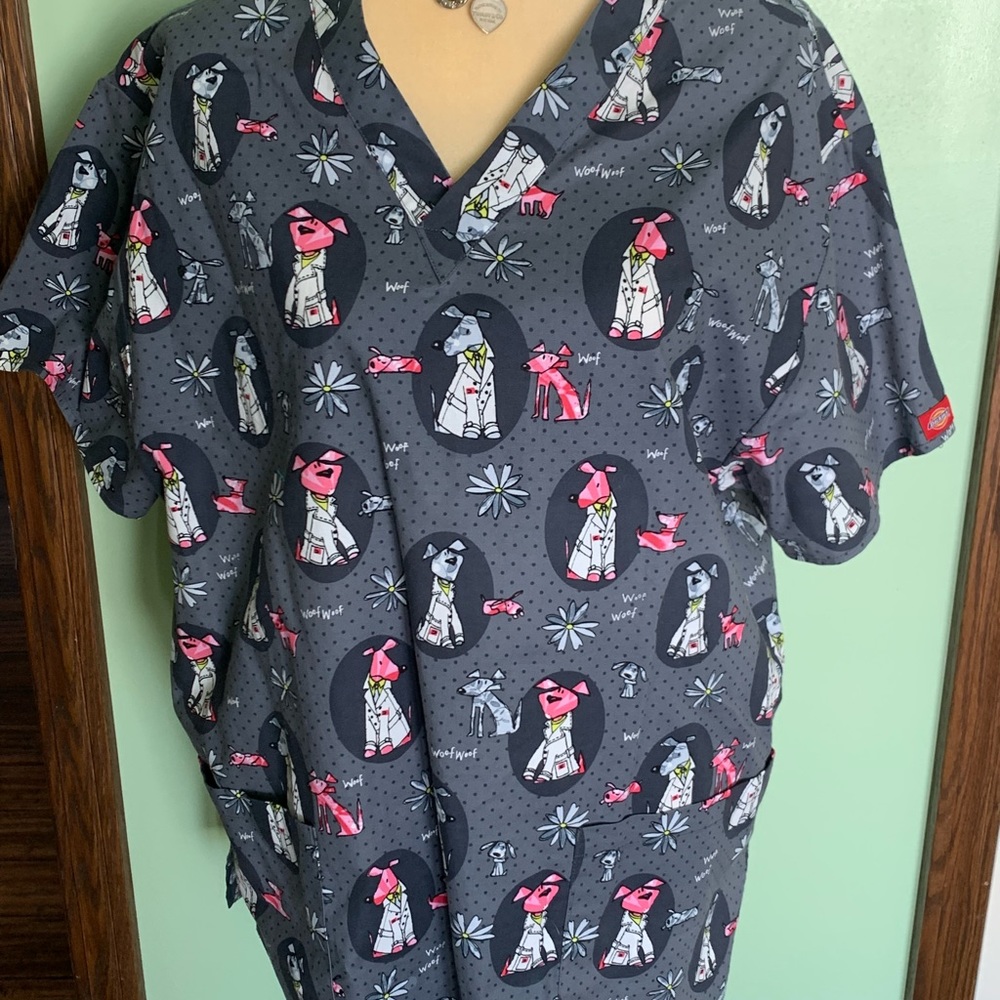 XL scrub set, top is Dickies. Pants are Scrubstar